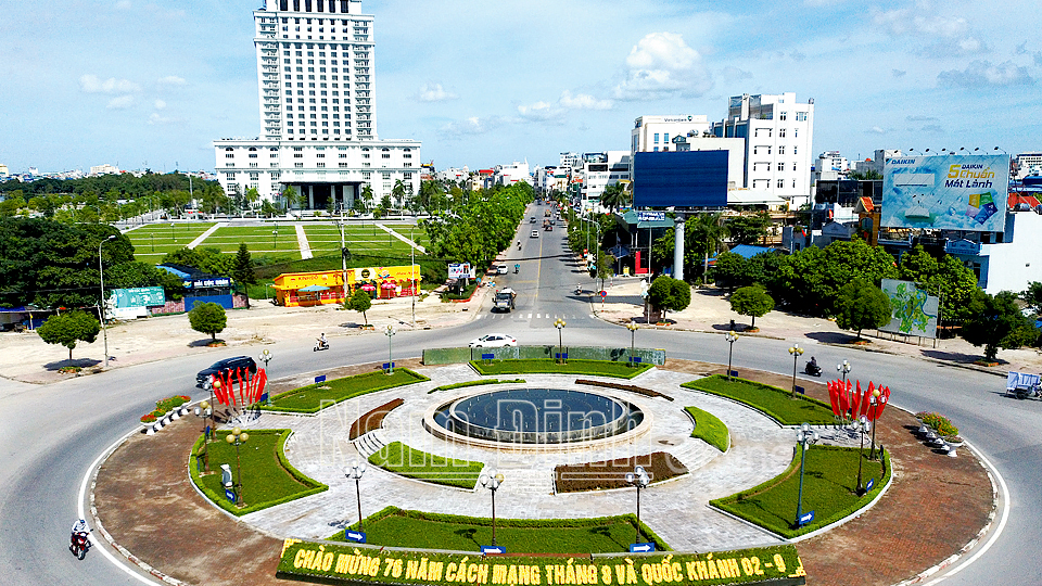  Đường Đông A (thành phố Nam Định) trang hoàng mừng ngày Quốc khánh. Ảnh: VIếT DƯ