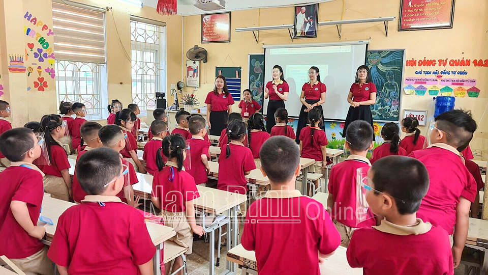 Trường Tiểu học Chu Văn An (thành phố Nam Định) tổ chức Lễ khai giảng cho học sinh tại lớp, không tổ chức tập trung tại sân trường.