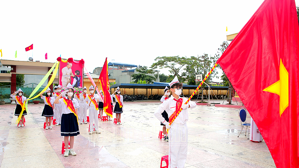 : Đội nghi thức trường THCS Trần Đăng Ninh (TP Nam Định) trong lễ khai giảng năm học mới.