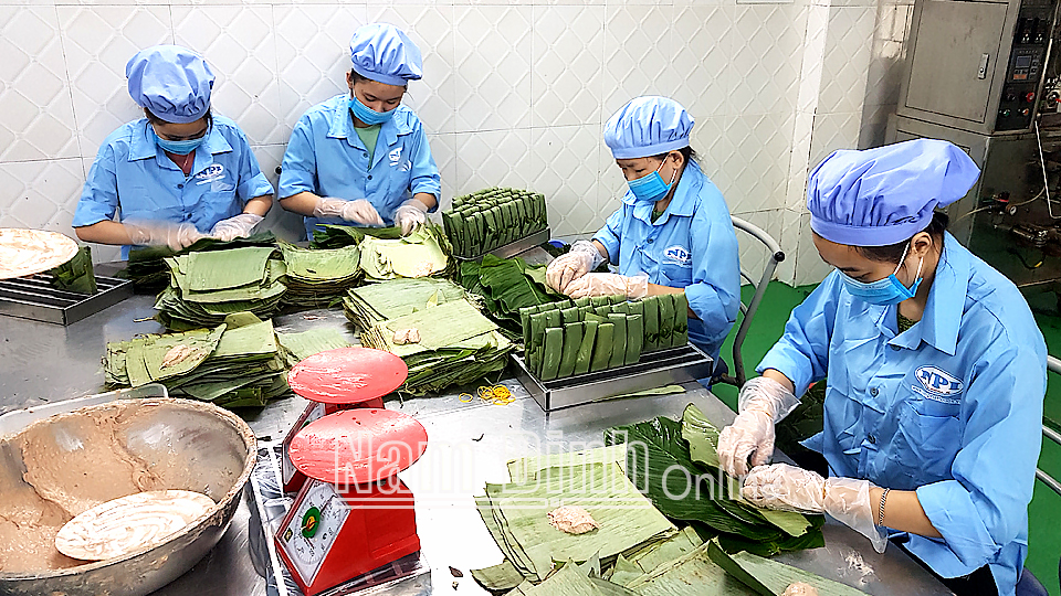 Sản xuất thực phẩm an toàn tại Công ty cổ phần Đầu tư Nam Phát (thành phố Nam Định).