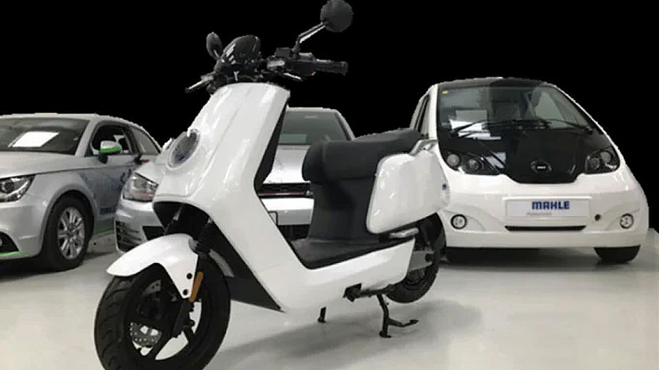 Loại pin lithium-carbon mới có khả năng sạc xe moped điện trong 90 giây. (Ảnh: Mahle).