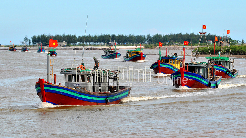 Những chuyến vươn khơi đánh bắt xa bờ của ngư dân Nam Định. Ảnh: Chu Thế Vĩnh