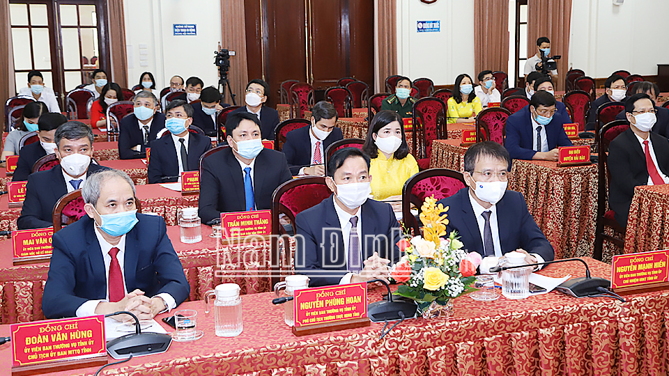Các đại biểu dự hội thảo tại đầu cầu Nam Định.