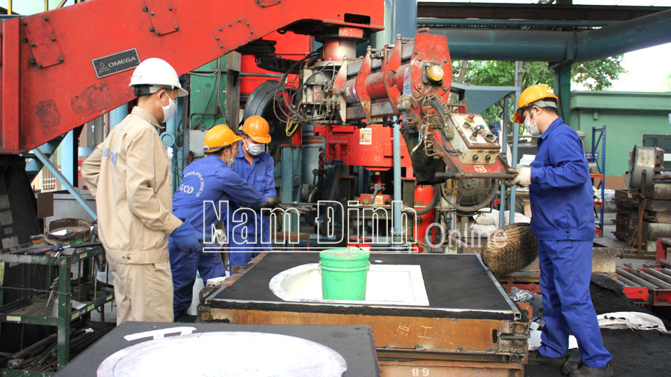 Sản xuất các sản phẩm cơ khí đúc tại Công ty TNHH Thắng Lợi (thành phố Nam Định).