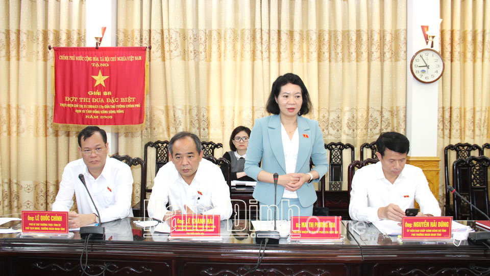 5137-Đồng chí Mai Thị Phương Hoa, Phó Chủ nhiệm Ủy ban Tư pháp của Quốc hội phát biểu tại hội nghị.