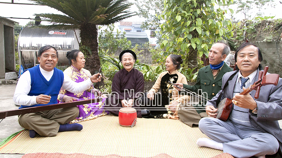 Gia đình cụ Nguyễn Thị Tính, 92 tuổi ở xã Yên Phong (Ý Yên) là gia đình văn hóa tiêu biểu. Ảnh: Viết Dư