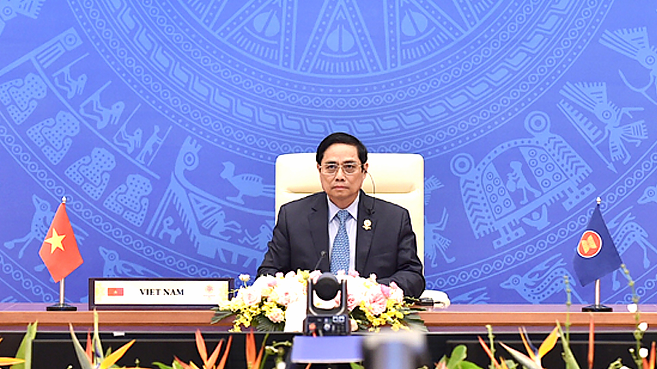 Thủ tướng Chính phủ Phạm Minh Chính tham dự Hội nghị Cấp cao trực tuyến ASEAN lần thứ 38 cùng lãnh đạo các nước ASEAN và Tổng Thư ký ASEAN.  Ảnh: VGP/Nhật Bắc