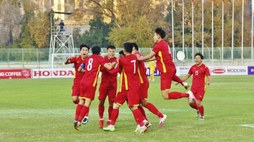 Niềm vui của tuyển U23 Việt Nam khi Hồ Thanh Minh ghi bàn vào lưới U23 Myanmar.  Ảnh: VFF