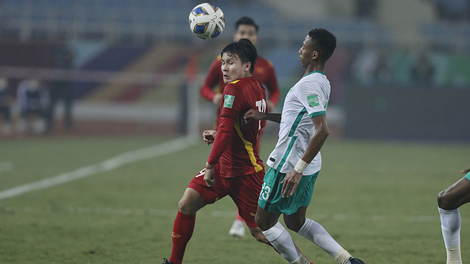 Đội tuyển Việt Nam nỗ lực hết mình trong trận đấu với Saudi Arabia. (Ảnh: VFF)