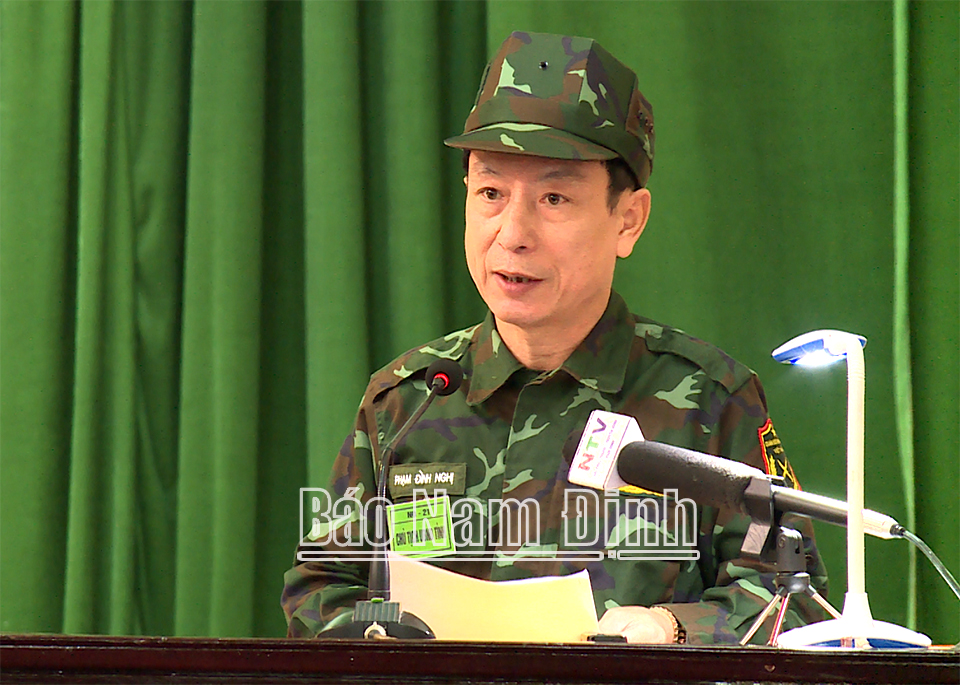 Đồng chí Phạm Đình Nghị, Chủ tịch UBND tỉnh phát biểu  đánh giá cuộc diễn tập KVPT tỉnh năm 2021.