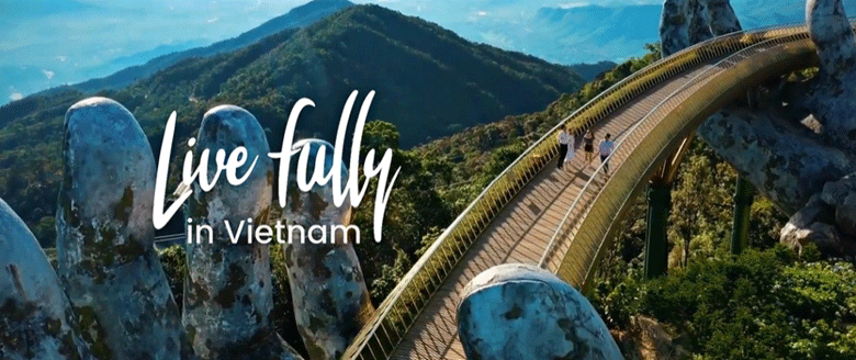 Hình ảnh cầu Vàng thuộc khu du lịch Sun World Ba Na Hills tại Đà Nẵng trên chuyên trang “Live fully in Vietnam”.