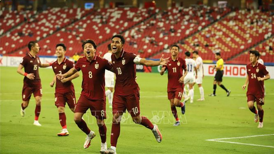 Tiền đạo Dangda (Thái Lan) ăn mừng bàn thắng cùng đồng đội trong trận đấu gặp đội tuyển Philippines, ngày 14/12/2021. Ảnh: Thế Vũ/TTXVN