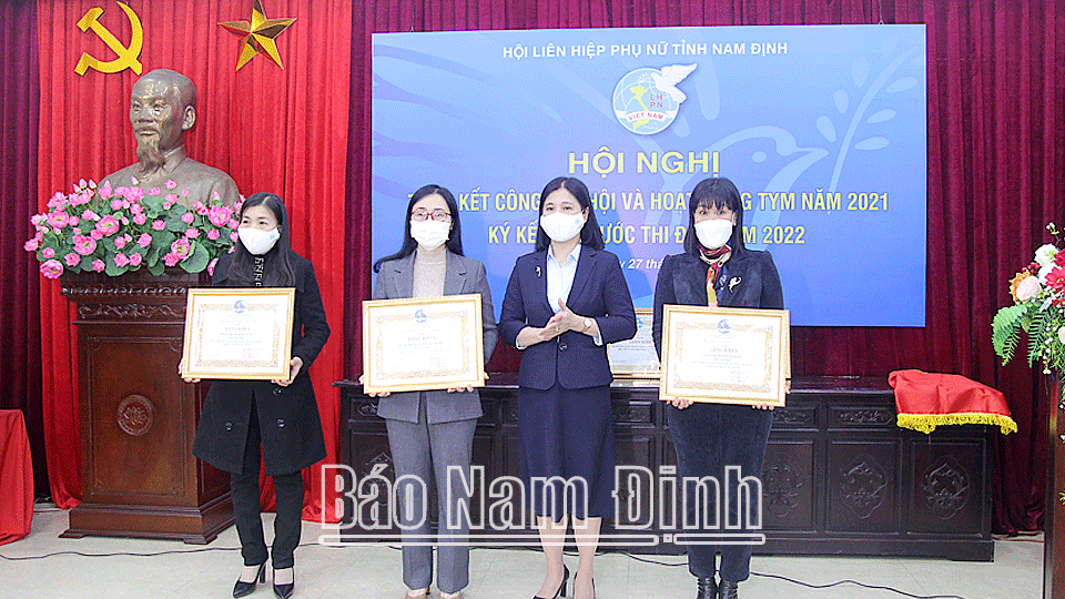 Các tập thể được nhận Bằng khen của Trung ương Hội LHPN Việt Nam đã có thành tích xuất sắc trong thực hiện phong trào thi đua và nhiệm vụ công tác Hội năm 2021. 