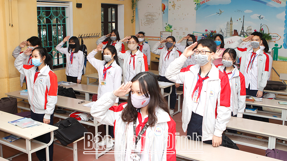 Trường THCS Trần Đăng Ninh (thành phố Nam Định) tổ chức sinh hoạt dưới cờ trực tuyến tại các lớp học.
