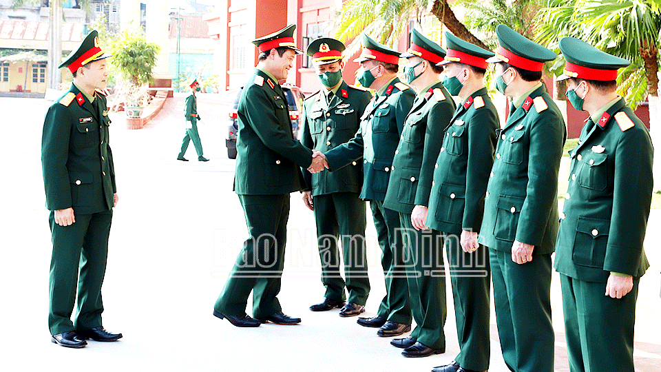 Thượng tướng Vũ Hải Sản, Ủy viên BCH Trung ương Đảng, Ủy viên Quân ủy Trung ương, Thứ trưởng Bộ Quốc phòng kiểm tra công tác sẵn sàng chiến đấu tại Bộ CHQS tỉnh.
