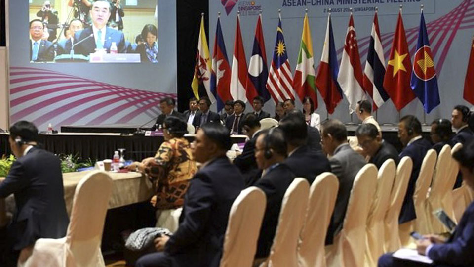Một hội nghị cấp bộ trưởng giữa Trung Quốc và các nước ASEAN. Ảnh: AP