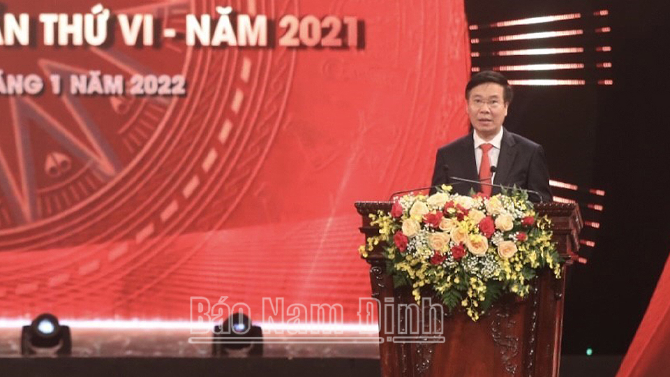 Đồng chí Võ Văn Thưởng, Ủy viên Bộ Chính trị, Thường trực Ban Bí thư phát biểu tại Lễ công bố và trao Giải Búa liềm vàng lần thứ VI - năm 2021.