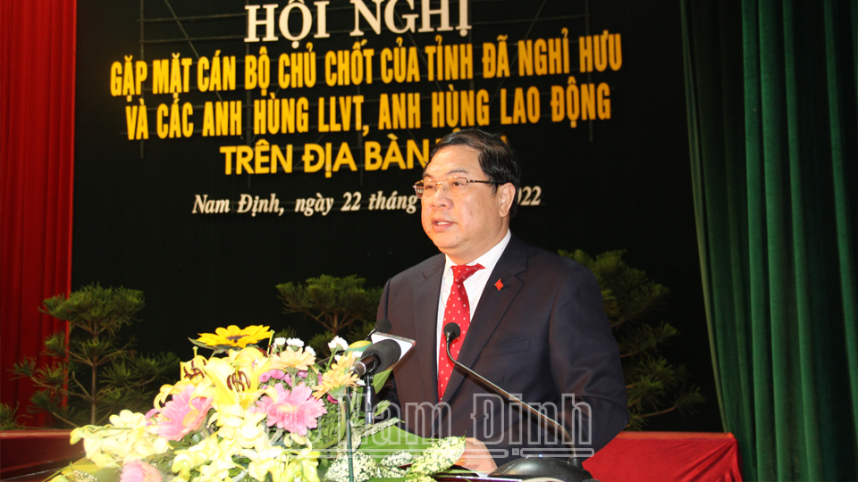 Đồng chí Phạm Gia Túc, Ủy viên Ban Chấp hành Trung ương Đảng, Bí thư Tỉnh ủy, phát biểu tại buổi gặp mặt.