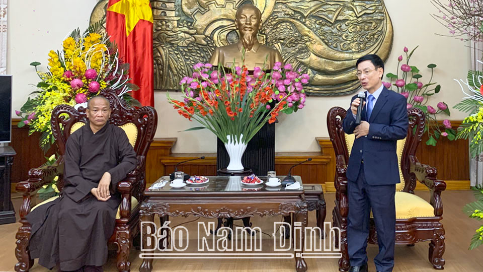 Đồng chí Phạm Đình Nghị, Phó Bí thư Tỉnh ủy, Chủ tịch UBND tỉnh phát biểu cảm ơn Ban Trị sự Giáo hội Phật giáo Việt Nam tỉnh.