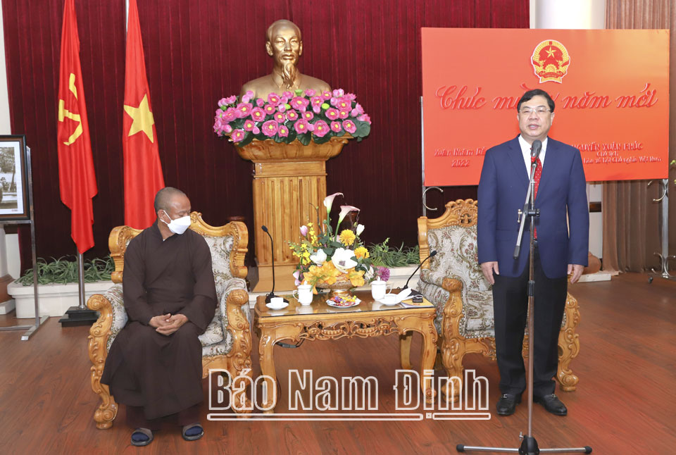 Đồng chí Phạm Gia Túc, Ủy viên BCH Trung ương Đảng, Bí thư Tỉnh ủy phát biểu tại buổi tiếp Ban Trị sự Giáo hội Phật giáo tỉnh.