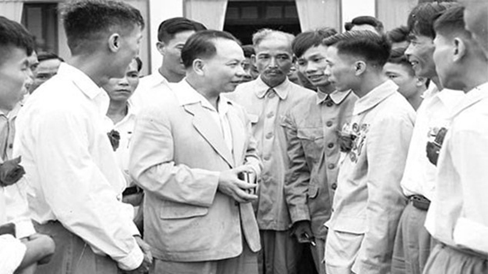 Tổng Bí thư Trường Chinh tại Đại hội Anh hùng, Chiến sĩ thi đua công nông binh toàn quốc lần thứ hai, năm 1958.  Ảnh: TTXVN