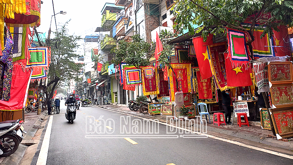 Các cửa hàng thêu trên phố Hai Bà Trưng, thành phố Nam Định.