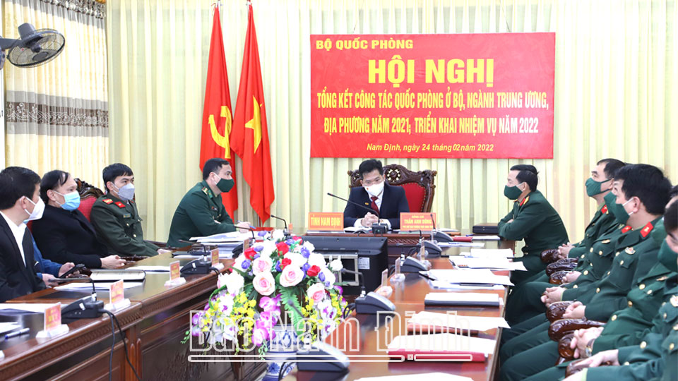 Đồng chí Trần Anh Dũng, Ủy viên Ban TVTU, Phó Chủ tịch Thường trực UBND tỉnh và lãnh đạo các sở, ngành dự hội nghị tại điểm cầu Nam Định.