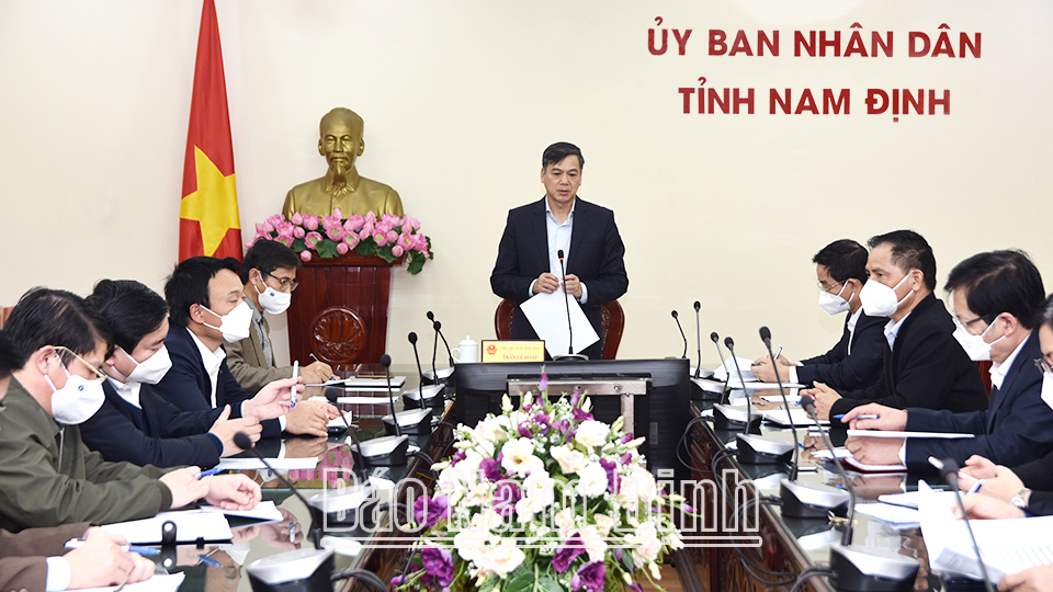 Đồng chí Trần Lê Đoài, TUV, Phó Chủ tịch UBND tỉnh, Phó Trưởng Ban chỉ đạo phòng, chống COVID-19 của tỉnh phát biểu chỉ đạo tại hội nghị.