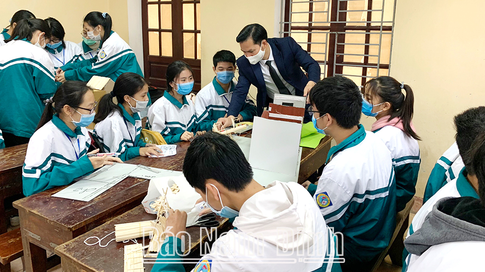 Giải pháp “Thực hiện phong trào đổi mới sáng tạo trong dạy và học tại huyện Ý Yên” được áp dụng tại Trường THPT Tống Văn Trân.