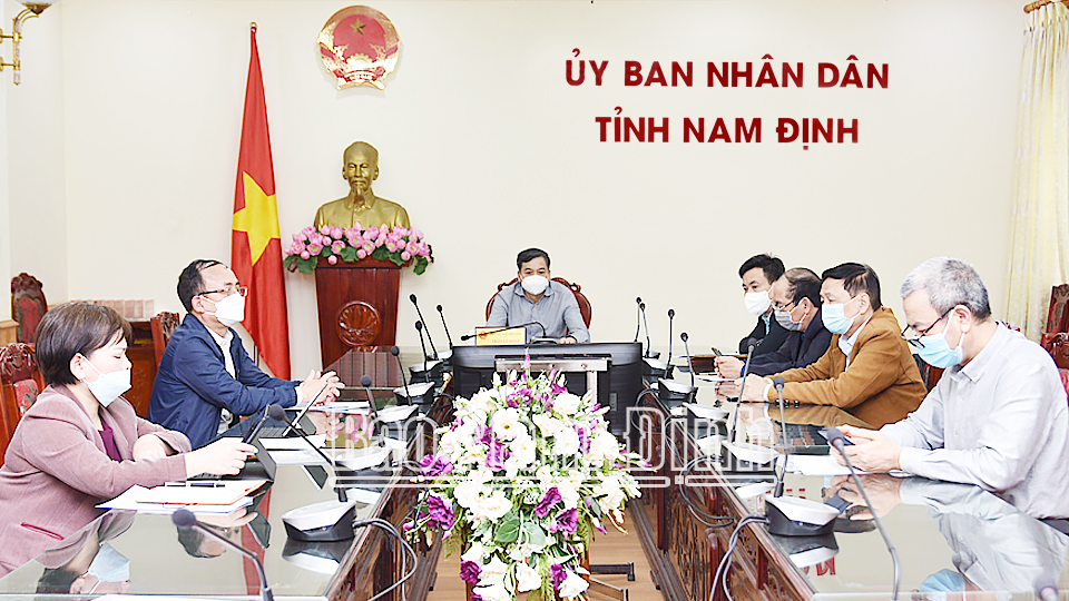 Đồng chí Trần Lê Đoài, TUV, Phó Chủ tịch UBND tỉnh dự hội nghị tại điểm cầu tỉnh ta.