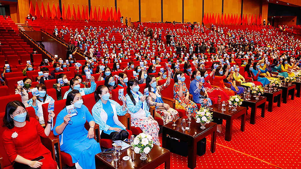Đại hội biểu quyết thông qua Điều lệ Hội Liên hiệp Phụ nữ Việt Nam (sửa đổi, bổ sung).