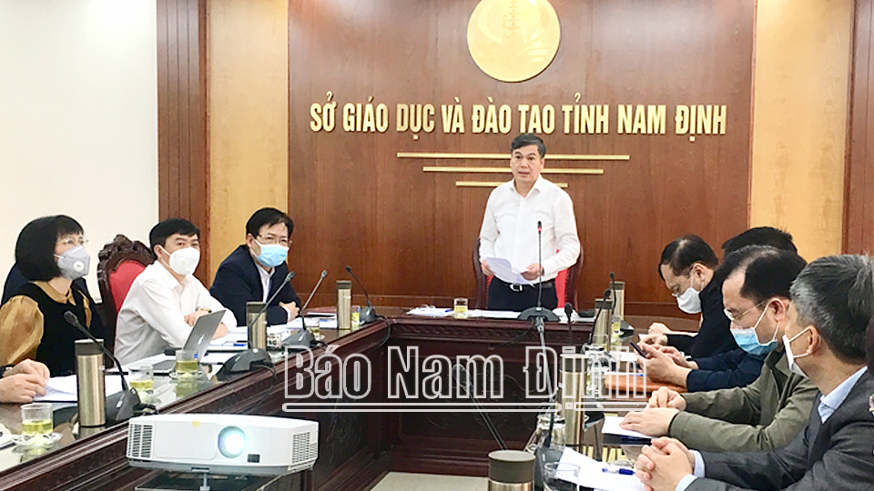 Đồng chí Trần Lê Đoài, TUV, Phó Chủ tịch UBND tỉnh tham luận tại điểm cầu tỉnh ta.