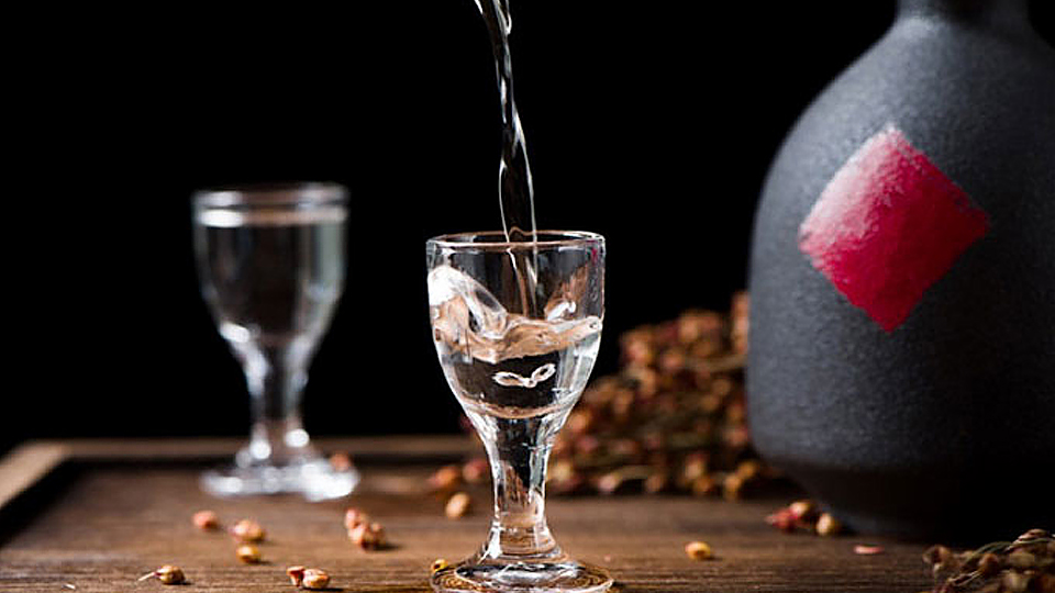 Rượu bạch tửu được cho là có hơn 1.000 chất hóa học góp phần tạo nên hương vị. (Ảnh: Shutterstock)