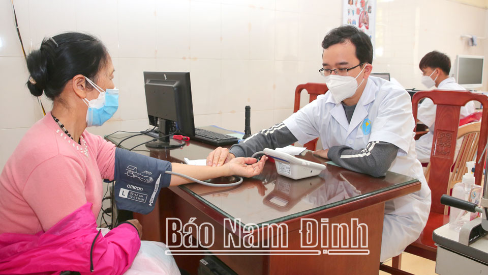 Trung tâm Y tế huyện Xuân Trường nâng cao chất lượng khám, chữa bệnh cho người có thẻ bảo hiểm y tế.