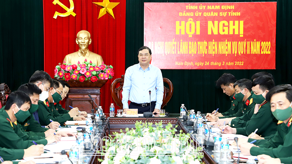 Đồng chí Phạm Gia Túc, Ủy viên BCH Trung ương Đảng, Bí thư Tỉnh ủy, Bí thư Đảng ủy Quân sự tỉnh phát biểu kết luận hội nghị.