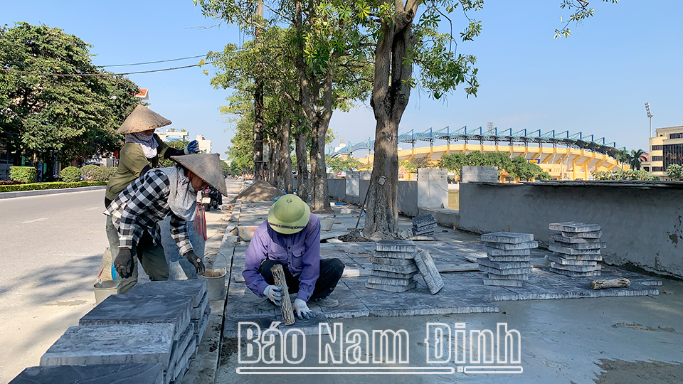 Năm 2021, thành phố Nam Định sử dụng hiệu quả nguồn vốn đầu tư công trong thi công cải tạo, nâng cấp đường bao hồ Vị Hoàng.