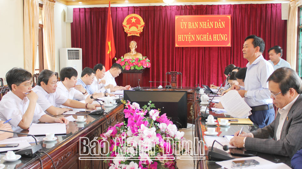 Đồng chí Nguyễn Phùng Hoan, Ủy viên Ban TVTU, Phó Chủ tịch Thường trực HĐND tỉnh phát biểu tại buổi giám sát.\