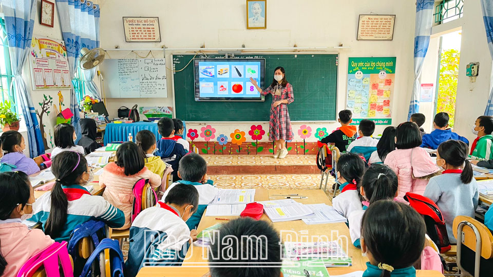 Một giờ học môn Tiếng Việt ở Trường Tiểu học Văn Cao (Vụ Bản).