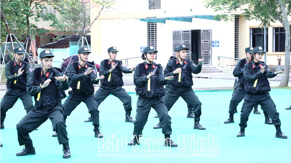Lực lượng Cảnh sát Cơ động (Công an tỉnh) luyện tập, sẵn sàng chiến đấu.