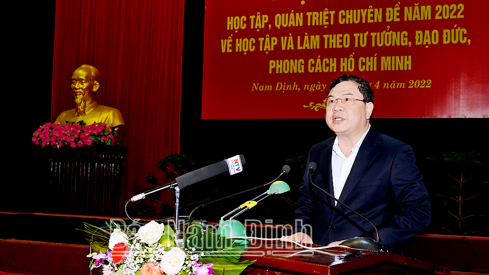 Đồng chí Phạm Gia Túc, Ủy viên BCH Trung ương Đảng, Bí thư Tỉnh ủy phát biểu chỉ đạo tại hội nghị.