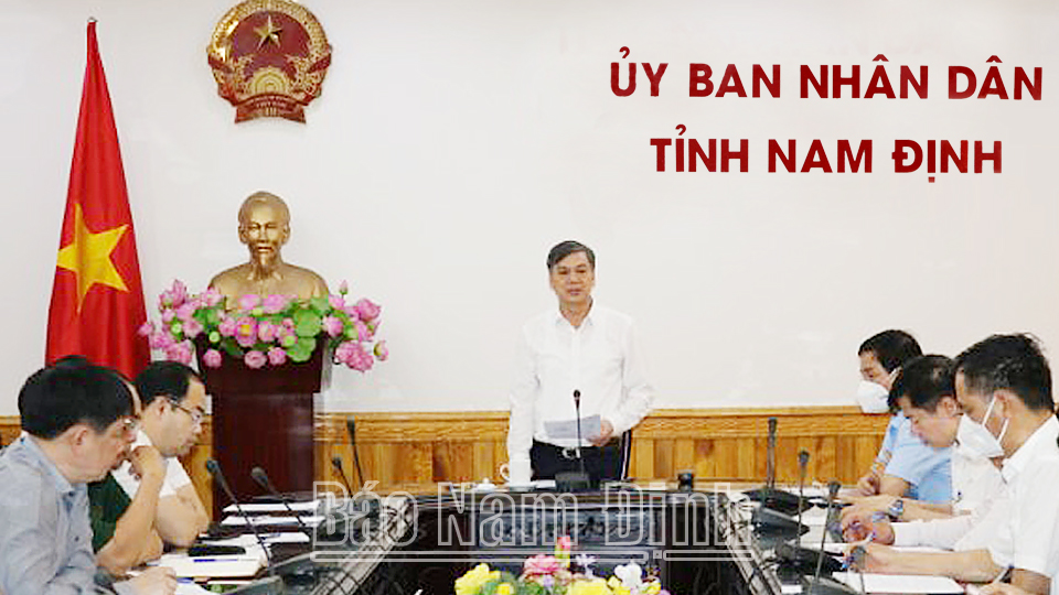 Đồng chí Trần Lê Đoài, TUV, Phó Chủ tịch UBND tỉnh, Phó Trưởng Ban Chỉ đạo phòng, chống dịch COVID-19 tỉnh phát biểu chỉ đạo cuộc họp.