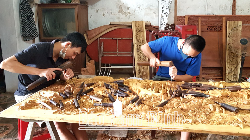Công ty TNHH Phượng Hồng, xã Việt Hùng (Trực Ninh) tạo việc làm cho nhiều lao động địa phương.  Bài và ảnh: Văn Huỳnh