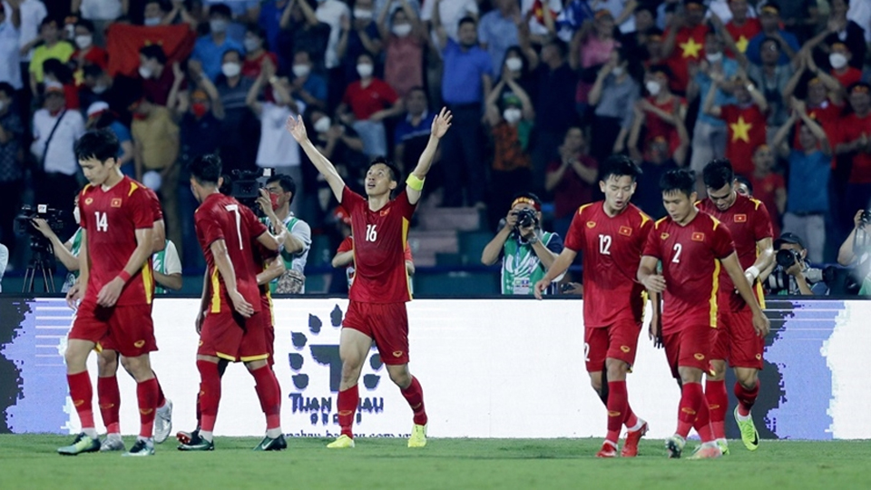Đội trưởng Hùng Dũng nâng tỷ số lên 2-0 cho U23 Việt Nam. Như vậy 2 trong 3 gương mặt trên 23 tuổi đã lập công. HLV Park Hang-seo cho thấy sự lựa chọn đúng đắn. Ảnh: QĐND