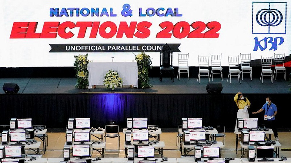 Hoàn tất các khâu chuẩn bị cuối cùng cho cuộc bầu cử ở Manila, Philippines, ngày 8/5/2022. (Ảnh: Reuters)