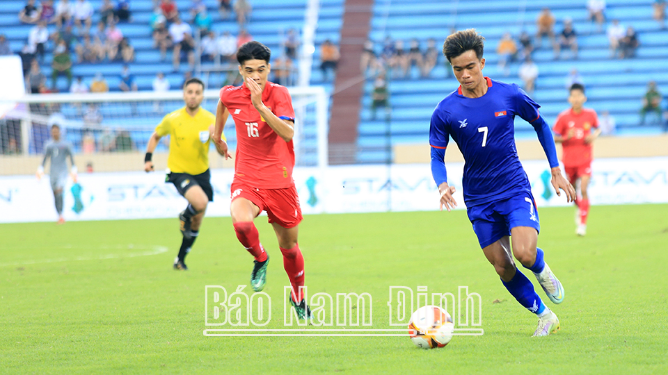Đợt tấn công của các cầu thủ U23 Campuchia.