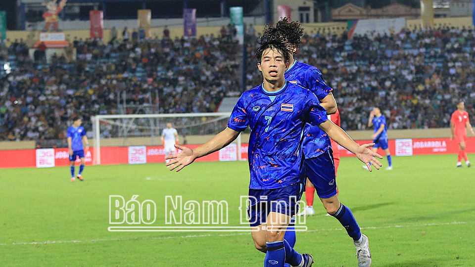 Cầu thủ Thái Lan ăn mừng bàn thắng.