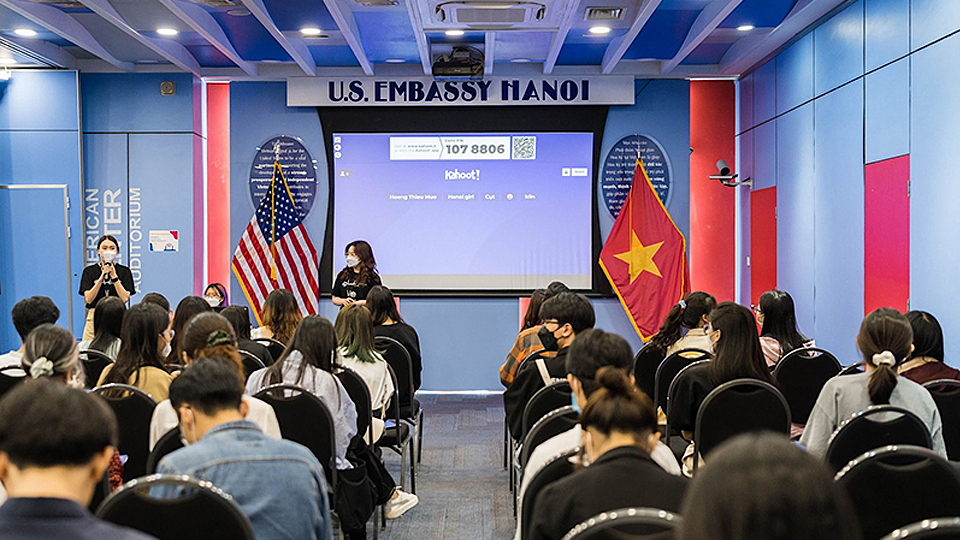 Một hoạt động dành cho giới trẻ ở Trung tâm Hoa Kỳ tại Hà Nội. (Ảnh Đại sứ quán Hoa Kỳ) 