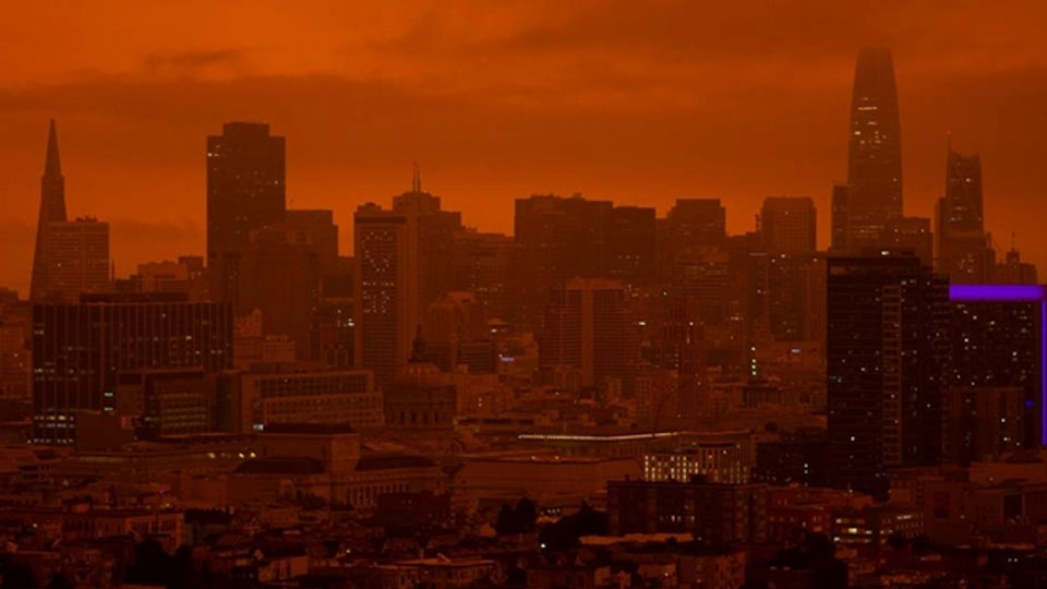 Cháy rừng ở các vùng miền Tây nước Mỹ đã biến bầu trời San Francisco thành màu cam. (Ảnh: UN)
