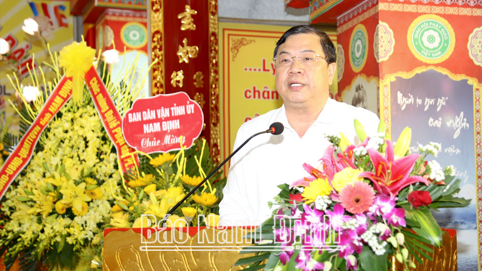 Đồng chí Phạm Gia Túc, Ủy viên BCH Trung ương Đảng, Bí thư Tỉnh ủy chúc mừng Đại lễ Phật đản.