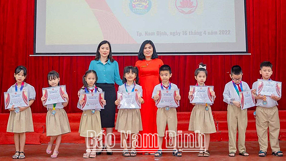 Hội thi kể chuyện về Bác Hồ của học sinh Trường Tiểu học Trần Nhân Tông, thành phố Nam Định.